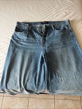 GAP Women’s Faded Blue Button-Fly Relaxed Jeans